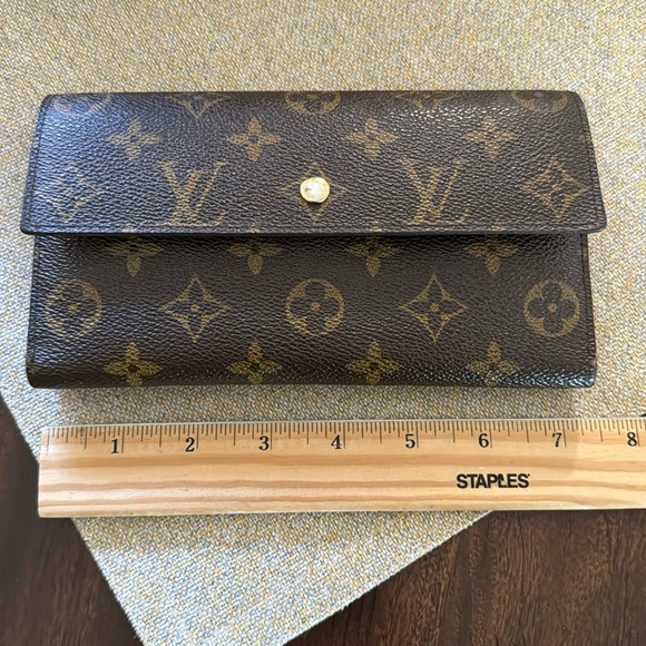 AUTHENTIC LOUIS VUITTON MONOGRAM SARAH WALLET ~ FULL SIZE ~ OODLES of STORAGE - Picture 14 of 16